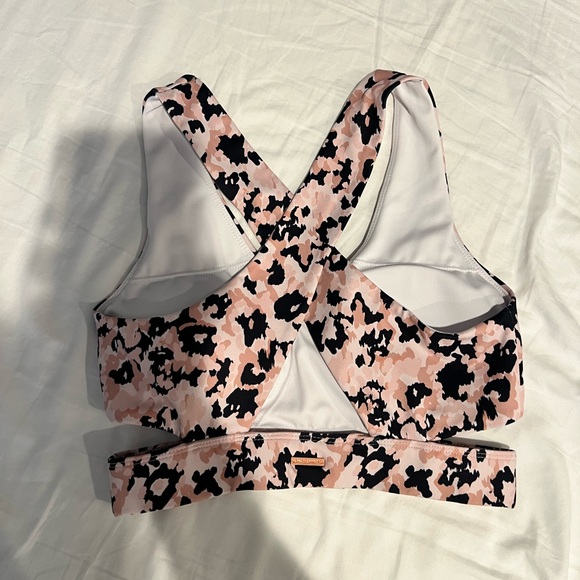 Cleo Harper Leopard Print - Picture 2 of 3